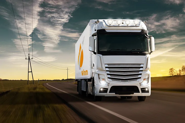 Camion de livraison Pellets Winn sur la route